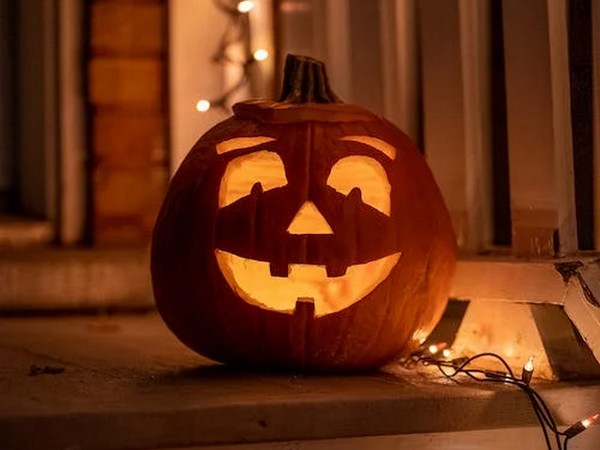 pompoen snijden voor halloween