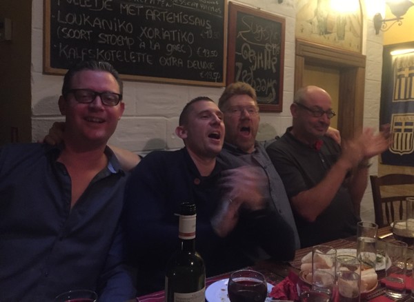 Sfeer Grieks restaurant Sint-Niklaas donderdagavond