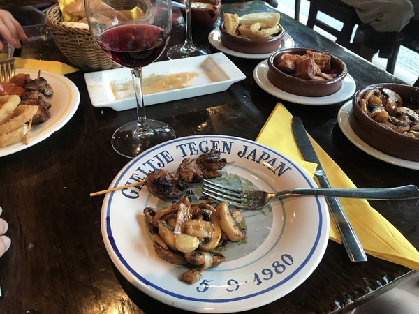 Tapas tafel bij Home Loos Ibiza