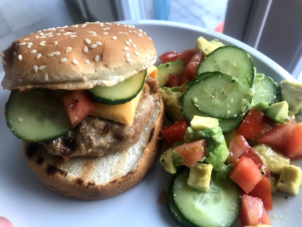 perfecte sappige hamburger op de bbq