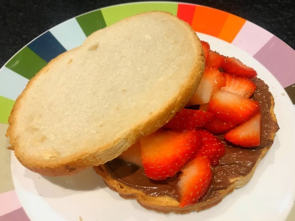 toast met aardbeien