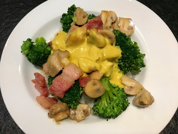 rijst met broccoli, champignons en spekjes