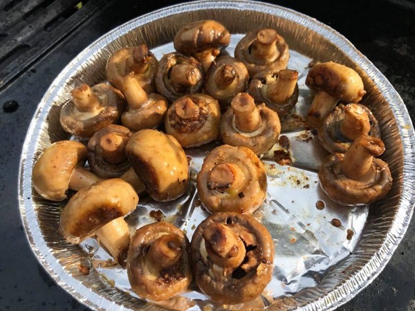 gemarineerde champignons met look bbq